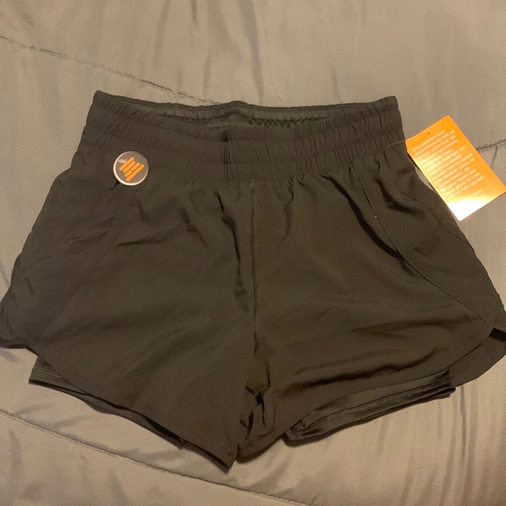 NWT AVIA running shorts with bike liner and zippered pockets, BLACK